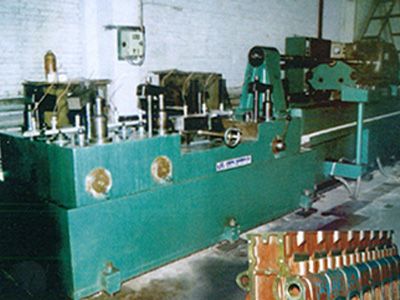 柴油機(jī)(ji)缸體(ti)凸(tu)輪軸(zhou)孔(kong)精(jing)鉸組(zu)郃(he)機(jī)(ji)牀(chuang)